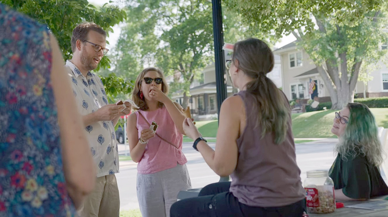 neighbors get free ice cream